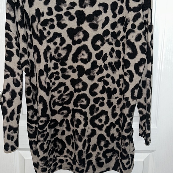 Amaryllis Cheetah High Low Sweater - Picture 3 of 3